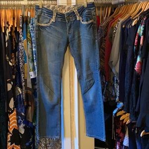 Mid-Rise Straight Ankle Jeans with Lace Detailing,